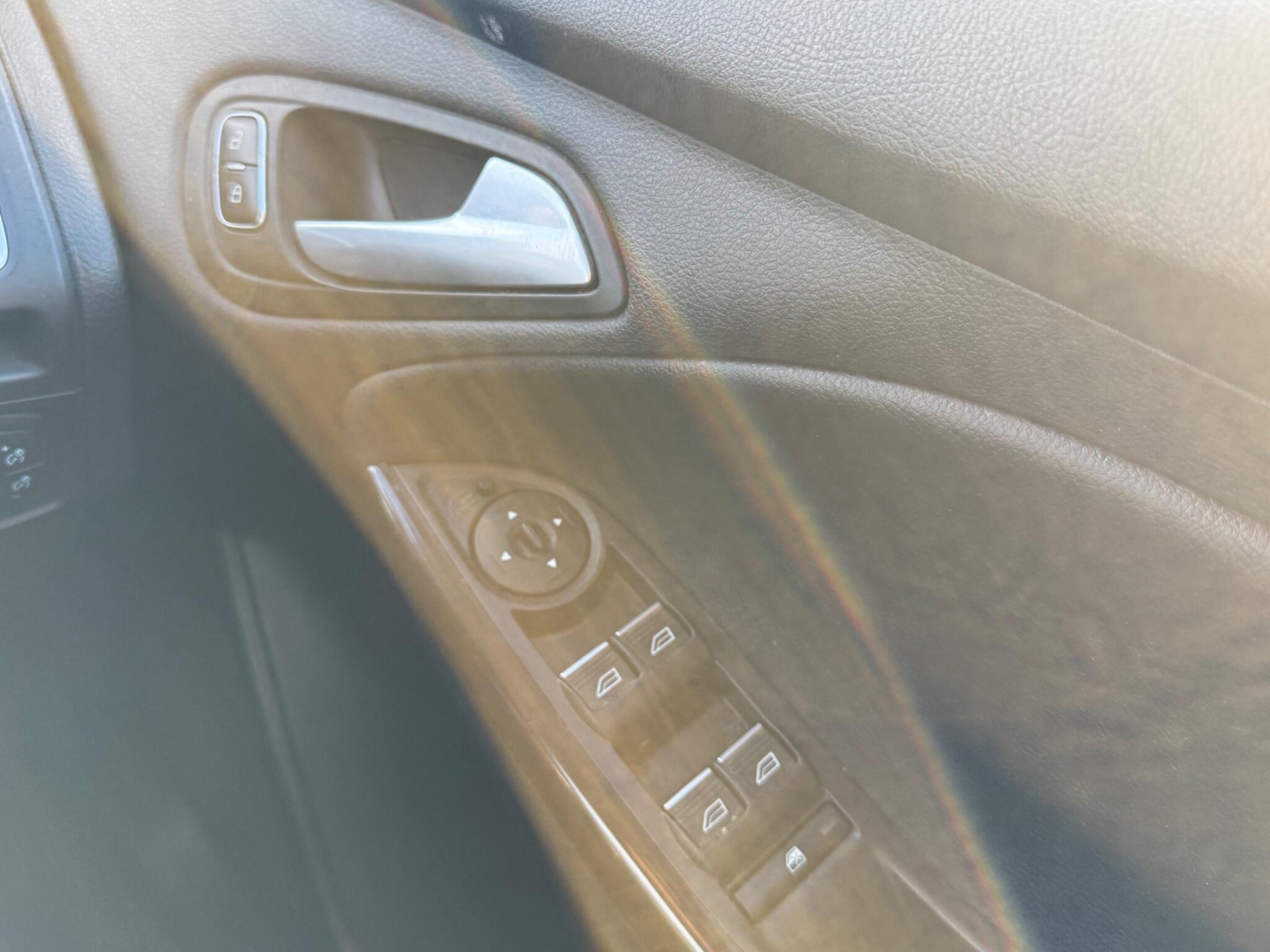 Ford Focus 1.5T EcoBoost Titanium X Euro 6 (s/s) 5dr — photo 105 of 126